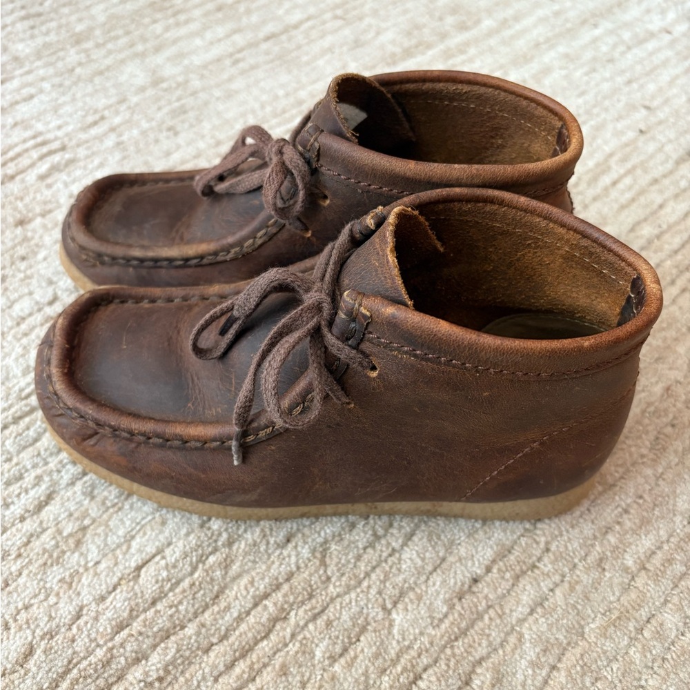 Clark’s shoe brown size 12